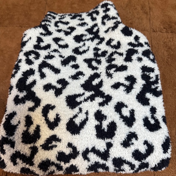 Ugg Sweater - Picture 4 of 4